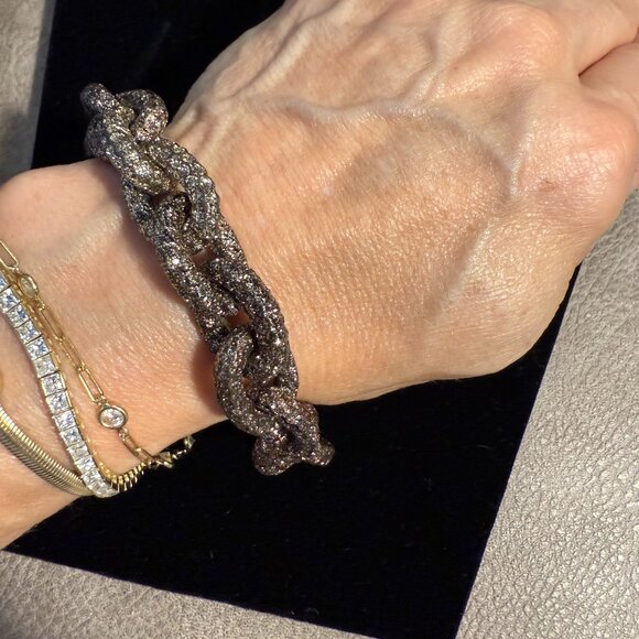 CHIC and CHUNKY Fashion bracelet -- Sparkly brown ombre pavé links 8" - Picture 2 of 6